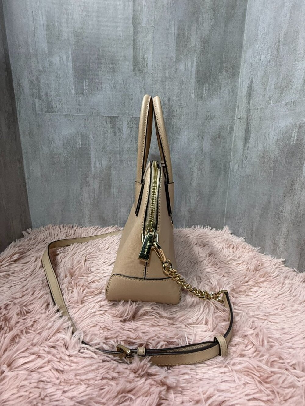 Great Preloved Condition Michael Kors Cindy Large Dome Satchel - Beige - Picture 7 of 13